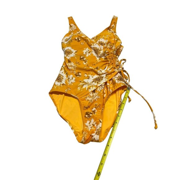 Nip Tuck Multi cup One Piece Yellow Floral Swimsuit Size 4 Rouched Side - Picture 2 of 9